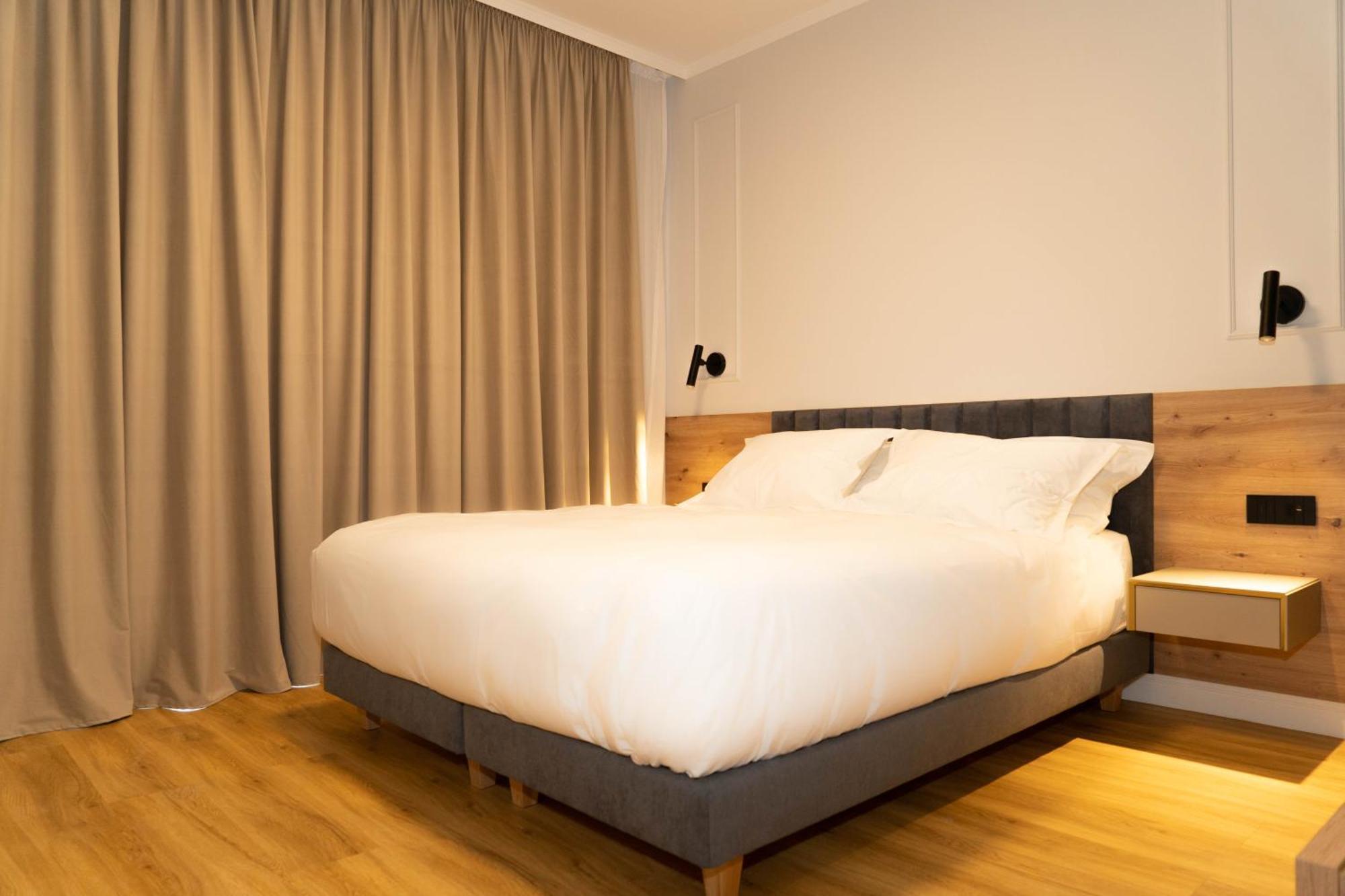 Two-Bedroom Deluxe Apartment
